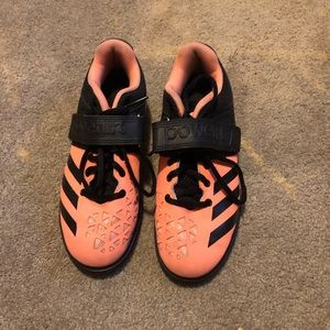 Weightlifting shoes
